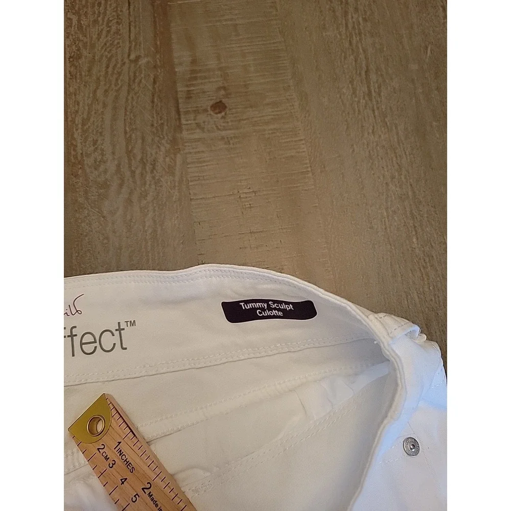 Gloria Vanderbilt  Shape Effect Pull-One‎ Flared-Leg Capri Size 12
